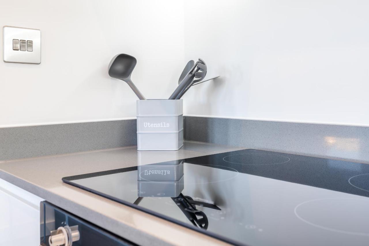St Albans 2 Bed Luxury City Apartment, 5 Mins Walk To Train & Allocated Parking Ngoại thất bức ảnh