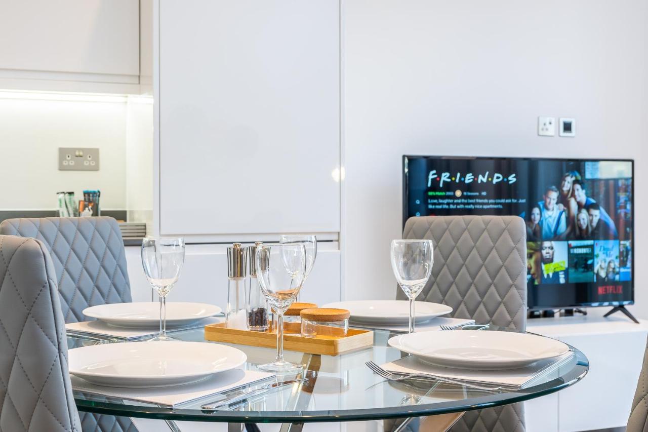 St Albans 2 Bed Luxury City Apartment, 5 Mins Walk To Train & Allocated Parking Ngoại thất bức ảnh