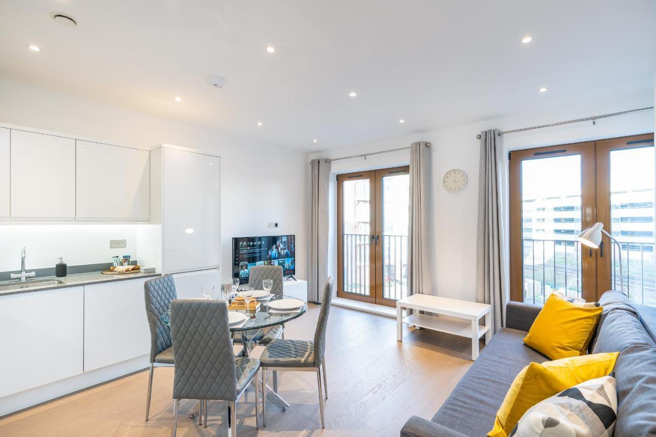 St Albans 2 Bed Luxury City Apartment, 5 Mins Walk To Train & Allocated Parking Ngoại thất bức ảnh