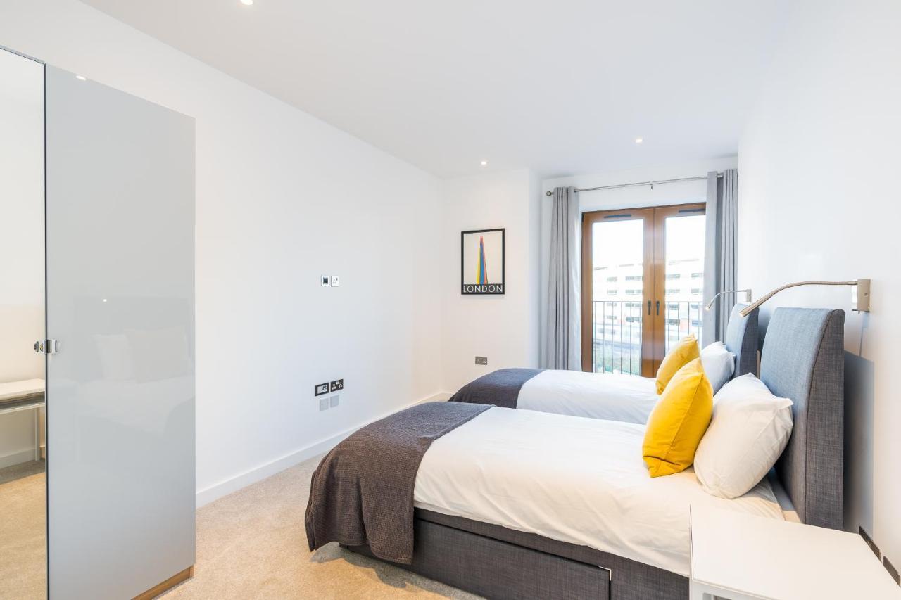 St Albans 2 Bed Luxury City Apartment, 5 Mins Walk To Train & Allocated Parking Ngoại thất bức ảnh
