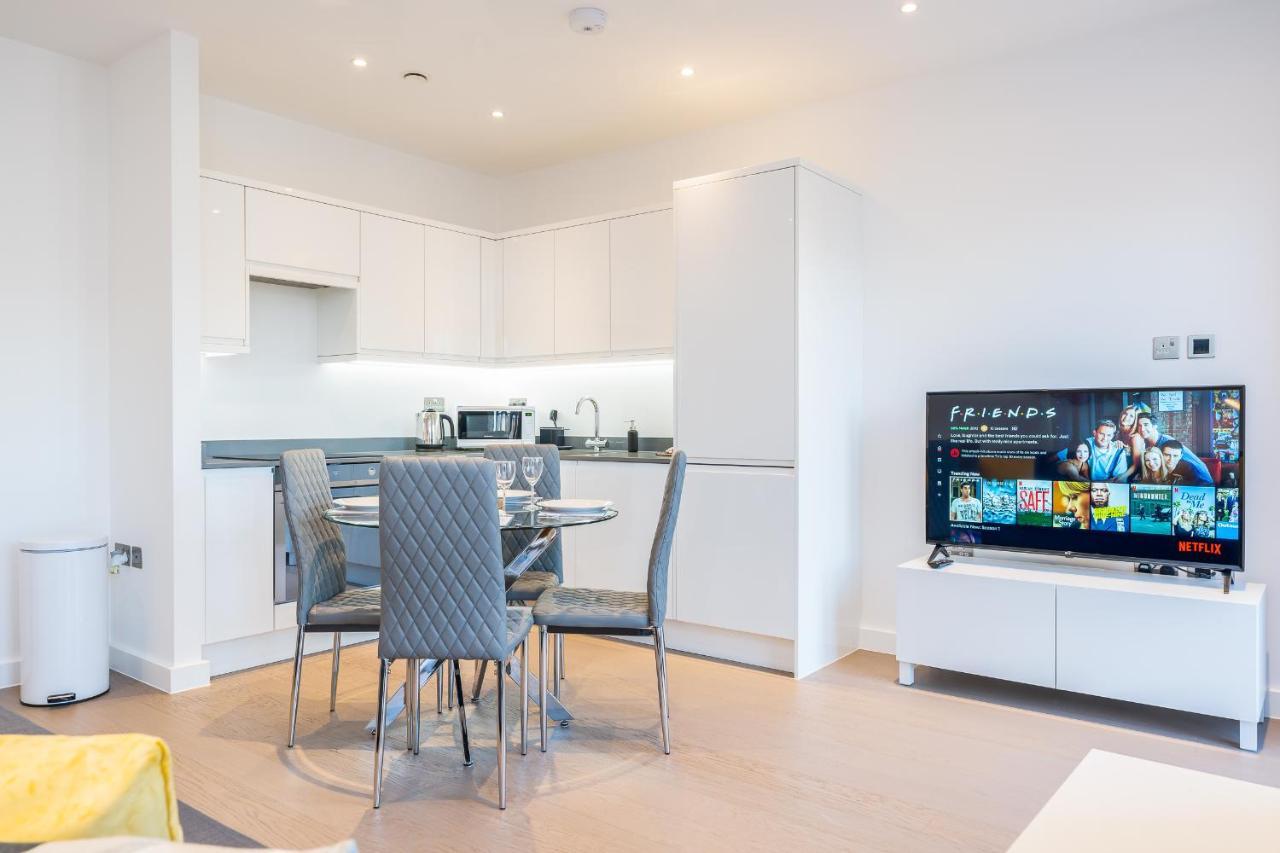 St Albans 2 Bed Luxury City Apartment, 5 Mins Walk To Train & Allocated Parking Ngoại thất bức ảnh