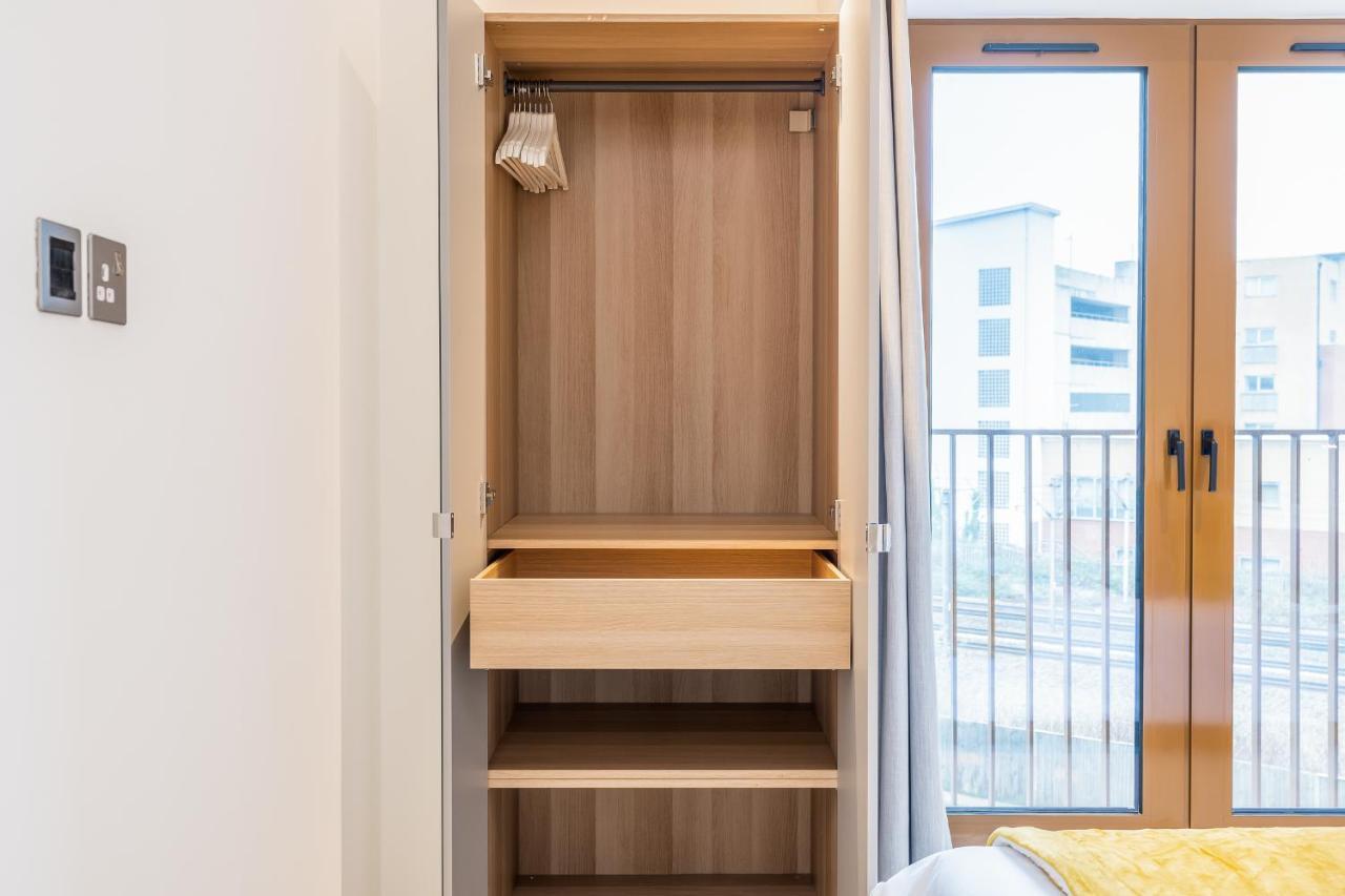 St Albans 2 Bed Luxury City Apartment, 5 Mins Walk To Train & Allocated Parking Ngoại thất bức ảnh