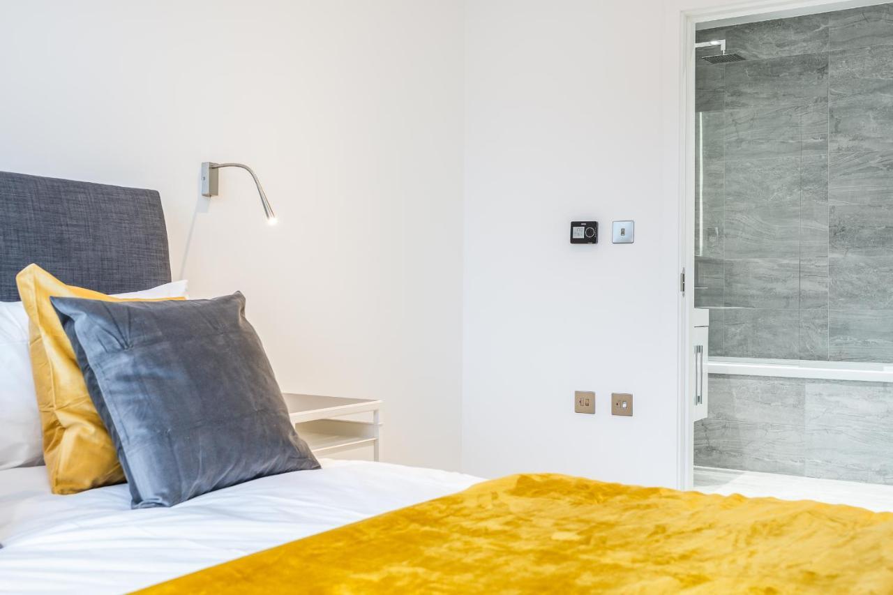 St Albans 2 Bed Luxury City Apartment, 5 Mins Walk To Train & Allocated Parking Ngoại thất bức ảnh