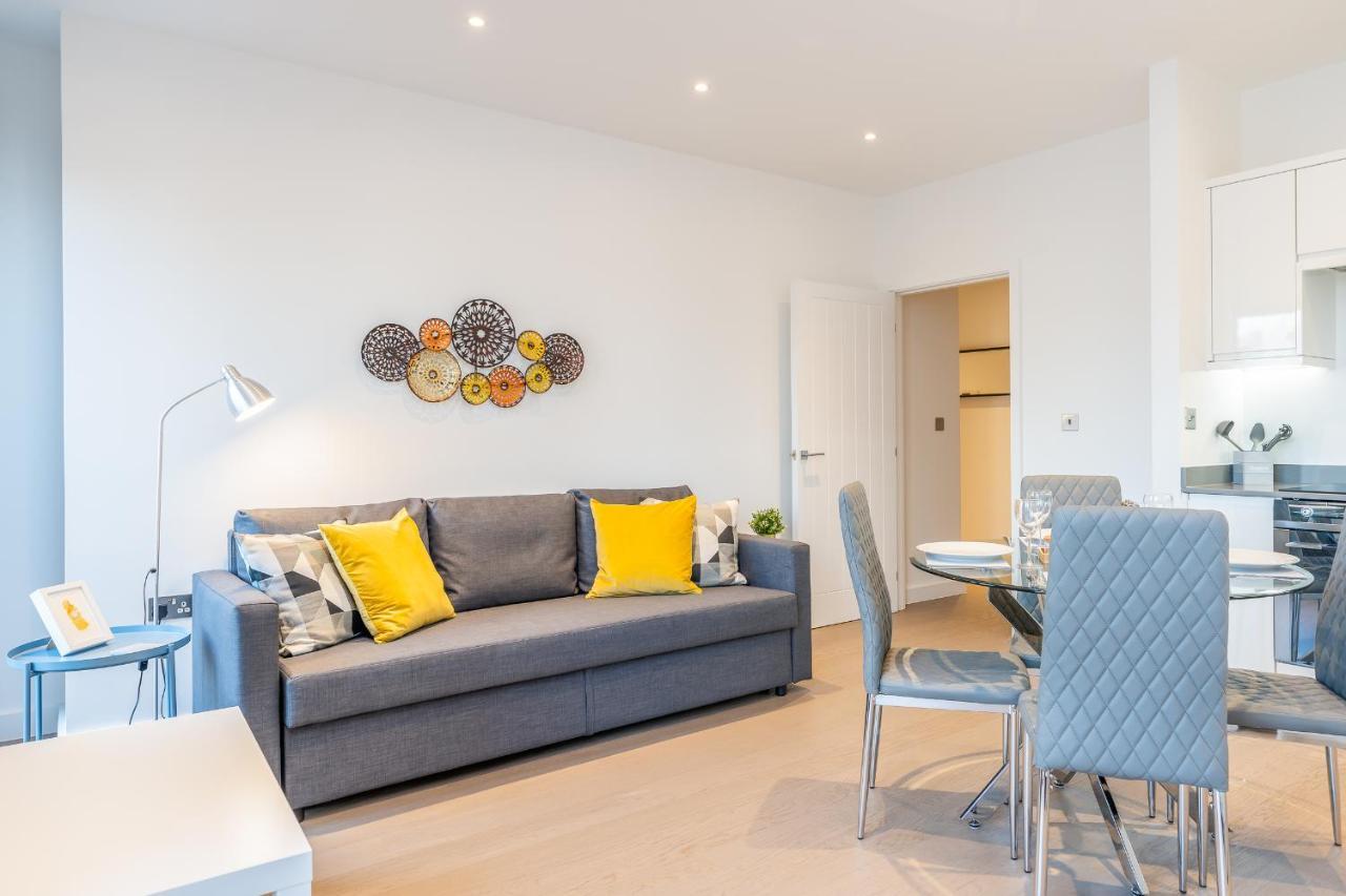 St Albans 2 Bed Luxury City Apartment, 5 Mins Walk To Train & Allocated Parking Ngoại thất bức ảnh